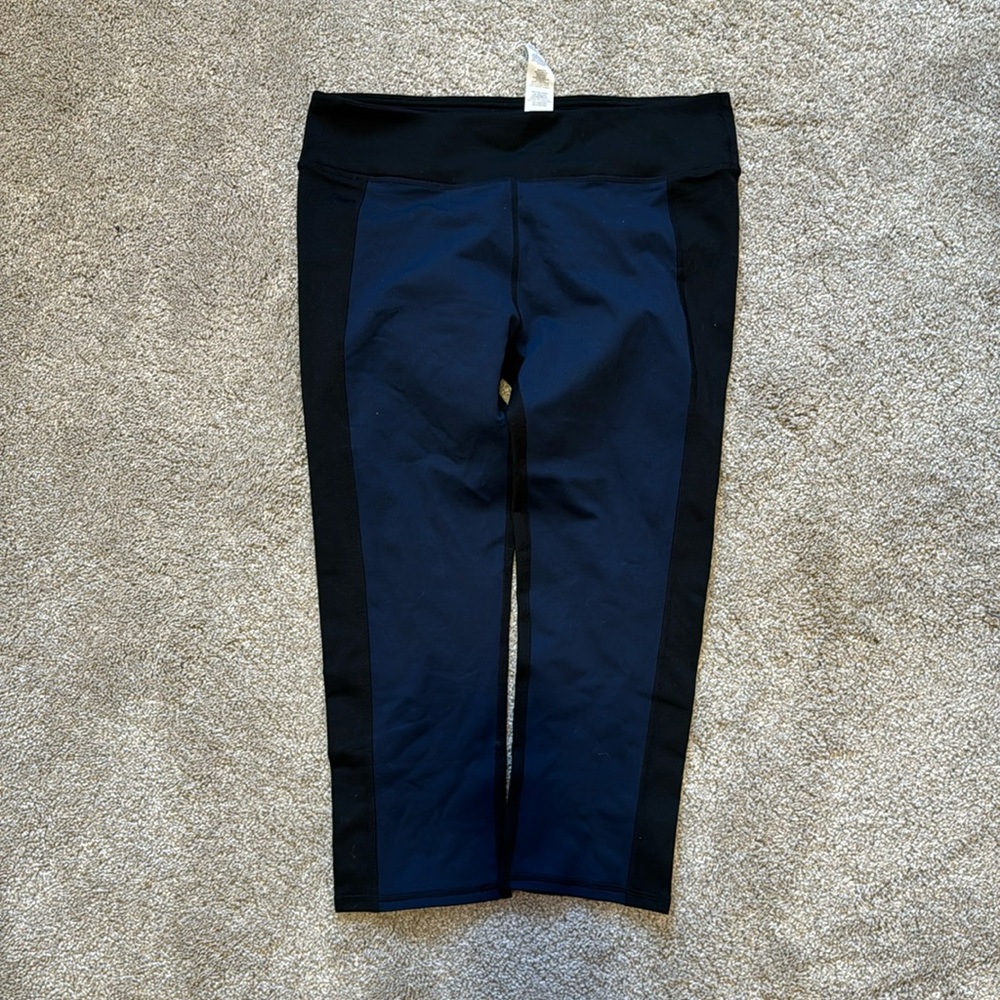 Fabletics navy/black workout capri’s